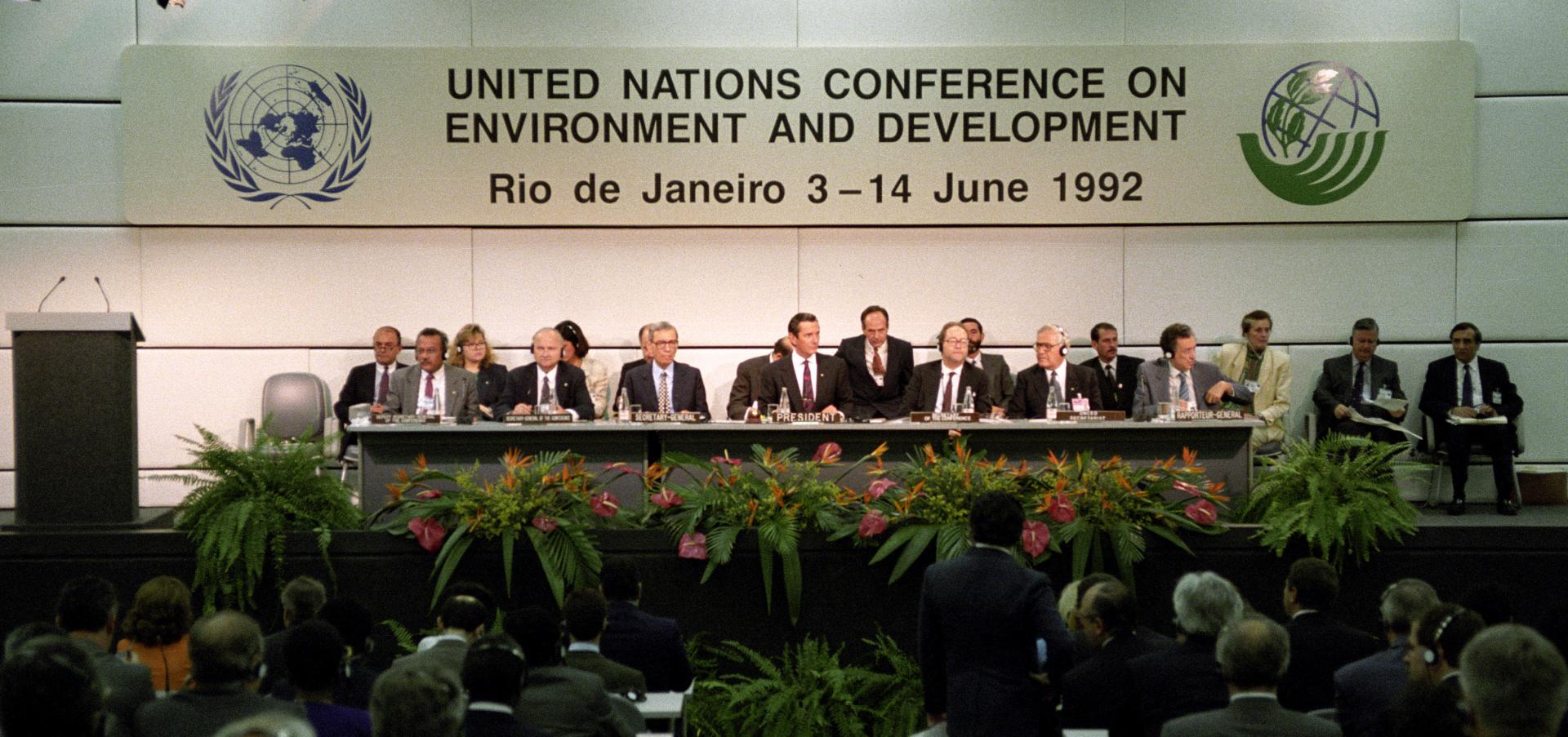 Международная конференция оон. Конференция ООН по окружающей среде и развитию 1992. Конференция по окружающей среде и развитию Рио-де-Жанейро, 1992. Конференция в Рио де Жанейро 1992. Рио де Жанейро 1992 конференция экология.