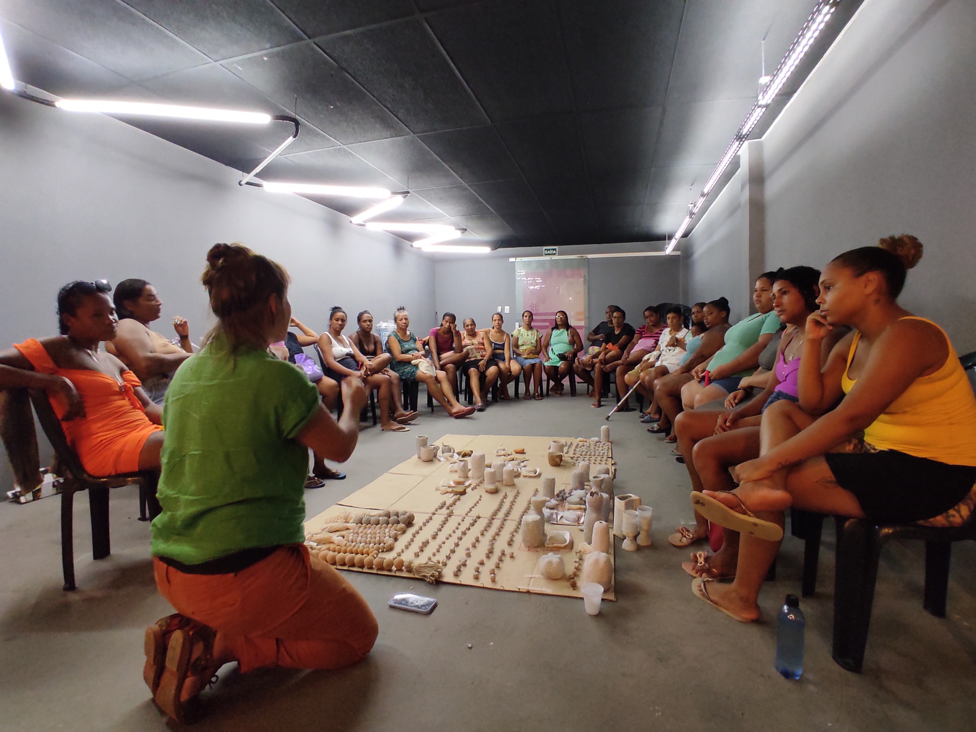 Women Artisans of Pilar experimented with paper recycling techniques in craftmanship during training workshops that incorporated their Recife cultural traditions, sustainability and practicality.