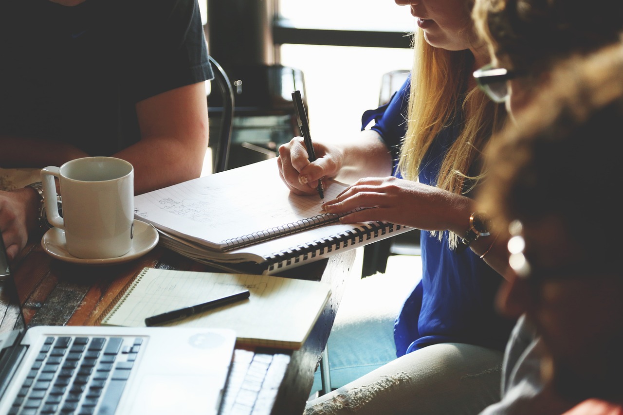 Meetings-StartupStockPhotos/Pixabay