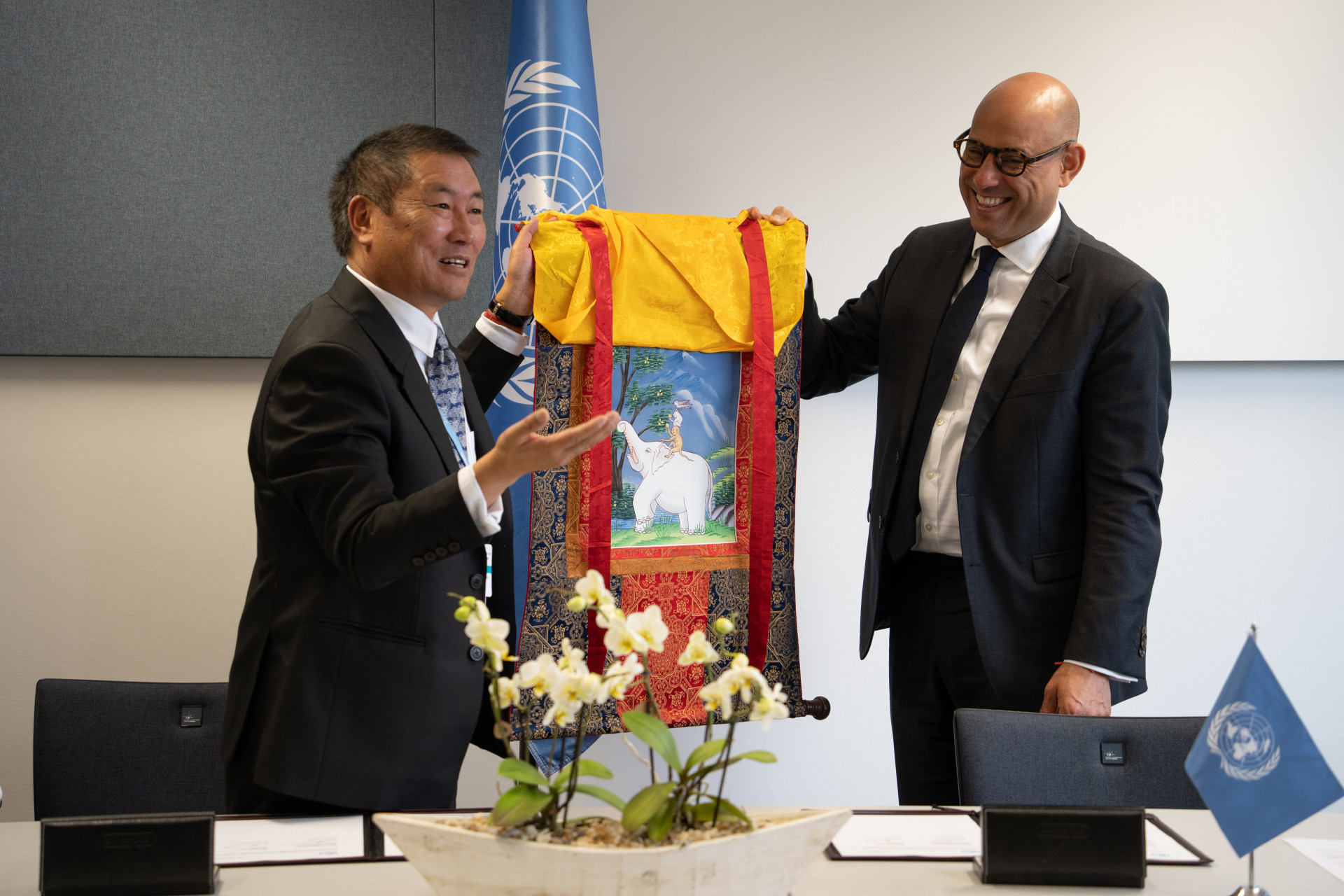 Pema Gyamtsho (left), ICIMOD Director General, and UN Climate Change Executive Secretary Simon Stiell during the signing of a 3-year partnership on the side-lines of the UN June Climate Meetings in Bonn on 24 June 2025.