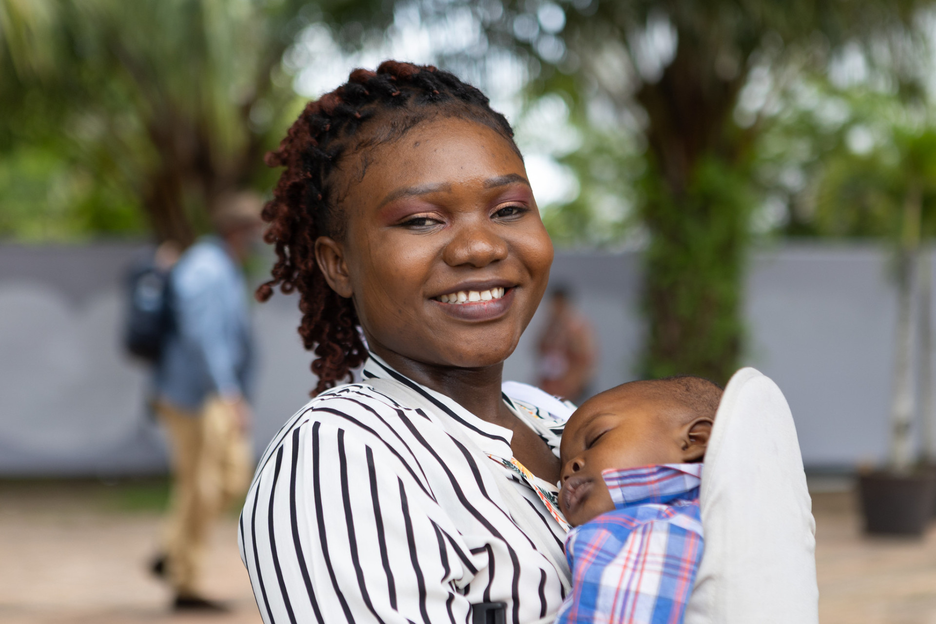 Delegate and child at COP30