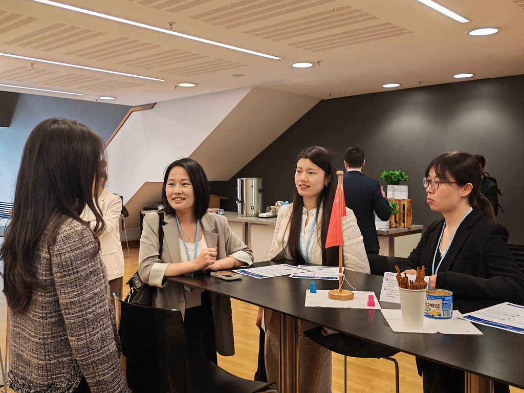 Delegates engage in informal FMCP3 dialogues during the June Climate Meetings in Bonn.