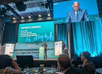 Simon Stiell delivers a speech at the Sustainable Investment Forum during New York Climate Week.