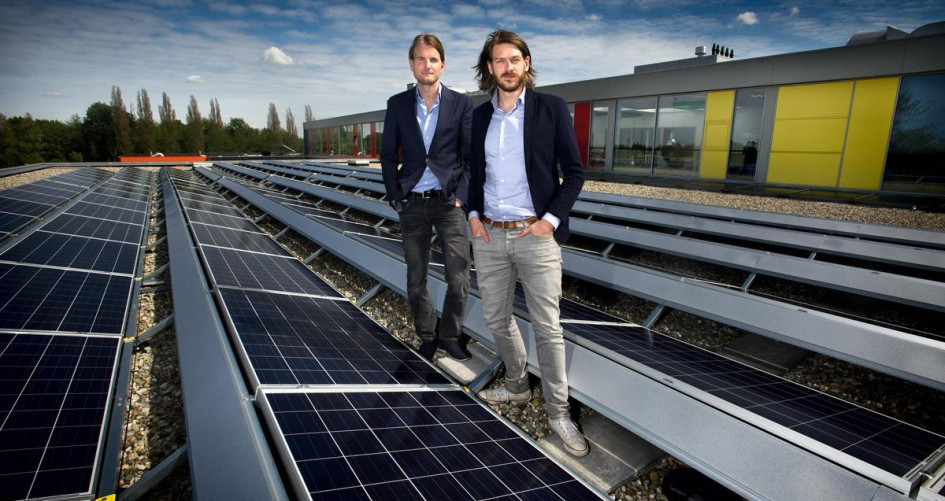 Fin/CROWDFUNDING FOR COMMUNITY SOLAR PROJECTS