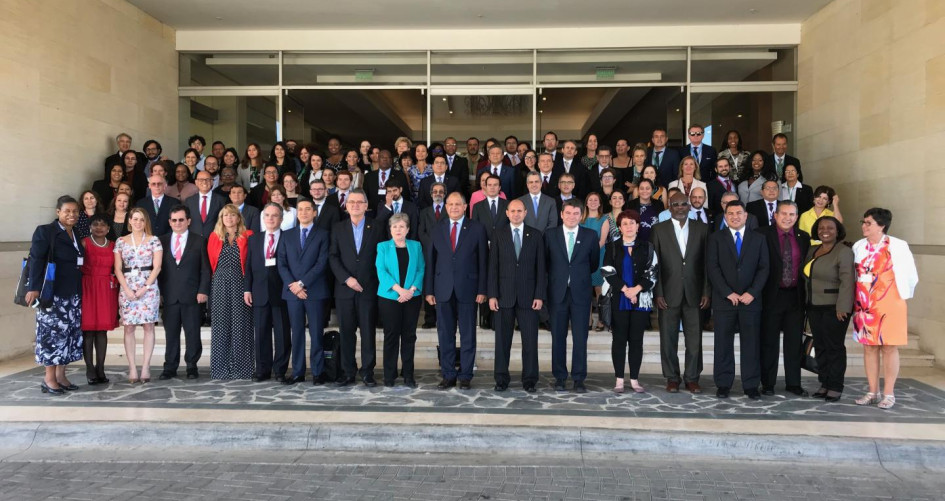 Foto grupal oficial de los delegados asistentes a la novena reunión del comité de negociación del acuerdo regional sobre el Principio 10, en Costa Rica.