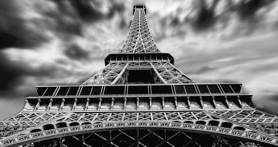 Black and white picture of the Eiffel Tower
