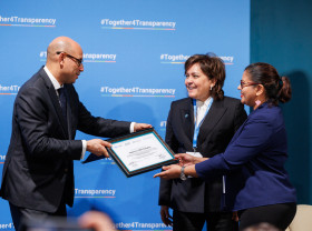 UN Climate Change Executive Secretary Simon Stiell (left) hands a BTR recognition certificate to Pradeepa Bholanath (right), Senior Director for Climate and REDD+, Guyana.